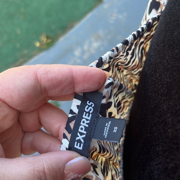 Express animal print long puff sleeve smocked body mini leopard dress size XS - Picture 4 of 7